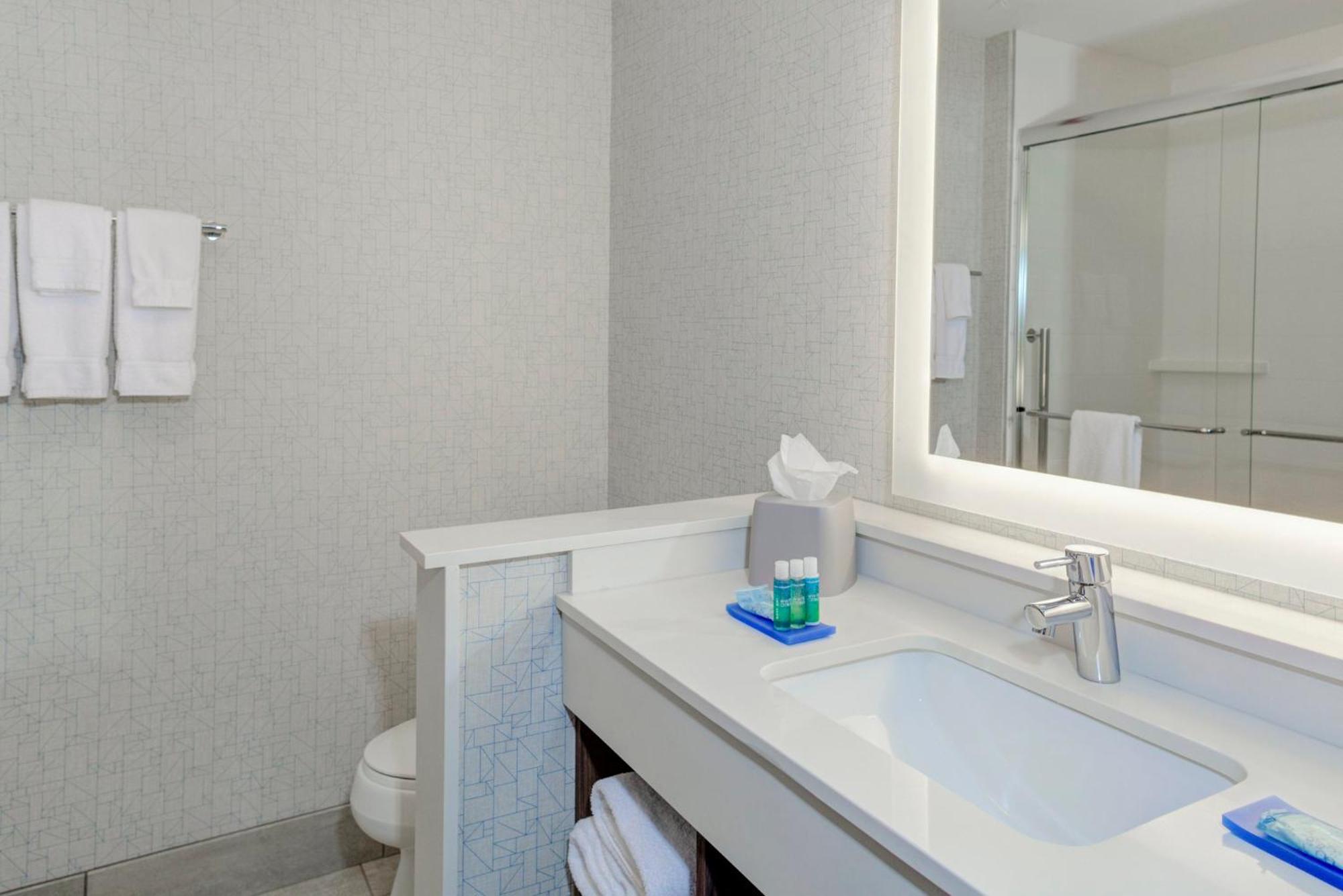 Holiday Inn Express & Suites - King George - Dahlgren By Ihg Alden Екстериор снимка